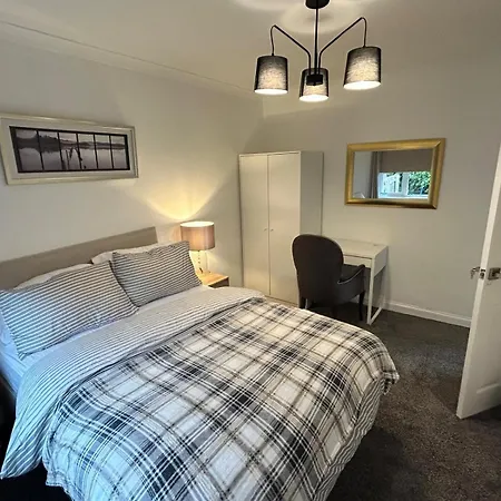 Double Near Queen Elizabeth Hospital And * Birmingham